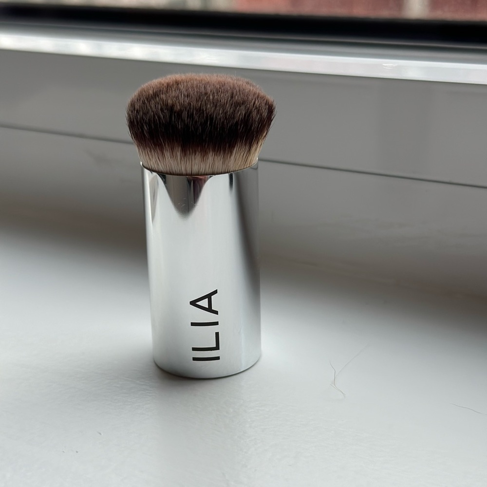Ilia perfecting buff brush